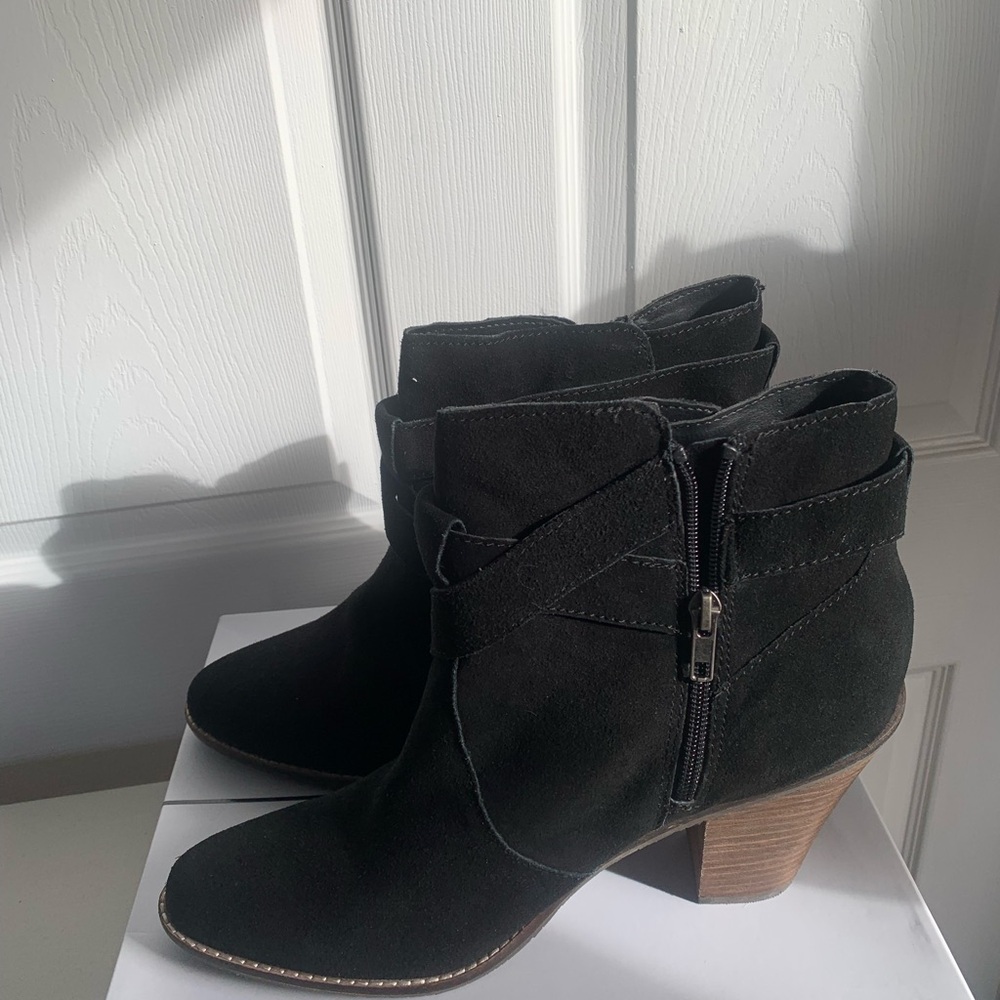 Dolce Vita Suede Ankle Boots in men’s size 13.
